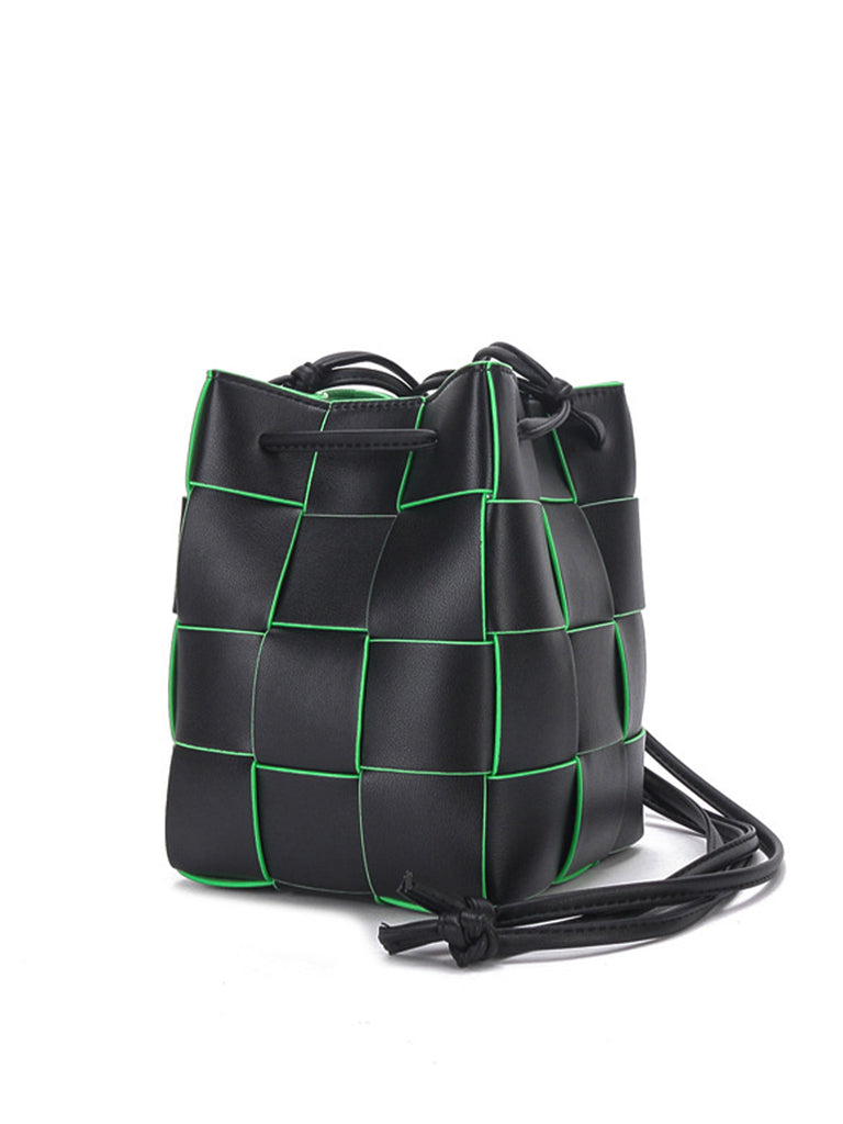 Bucket bag in woven leather with wire closure